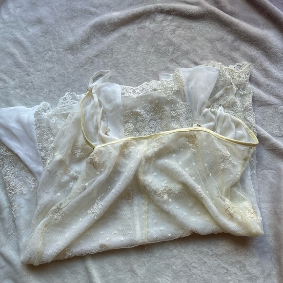 90s Vintage Flora white Floral Lace V-Neck Slip Dress w/ Ruffle Hem - Picture 5 of 6